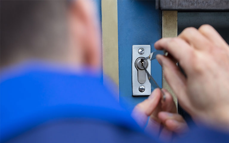Green locksmith provides Locked Out service in Daytona Beach & Ormond Beach, FL